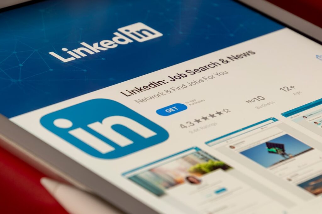 LinkedIn carousel PDFs get auto-compressed—here's the resolution floor