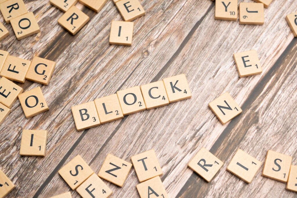 Newsletter header preloading: when Outlook blocks external images