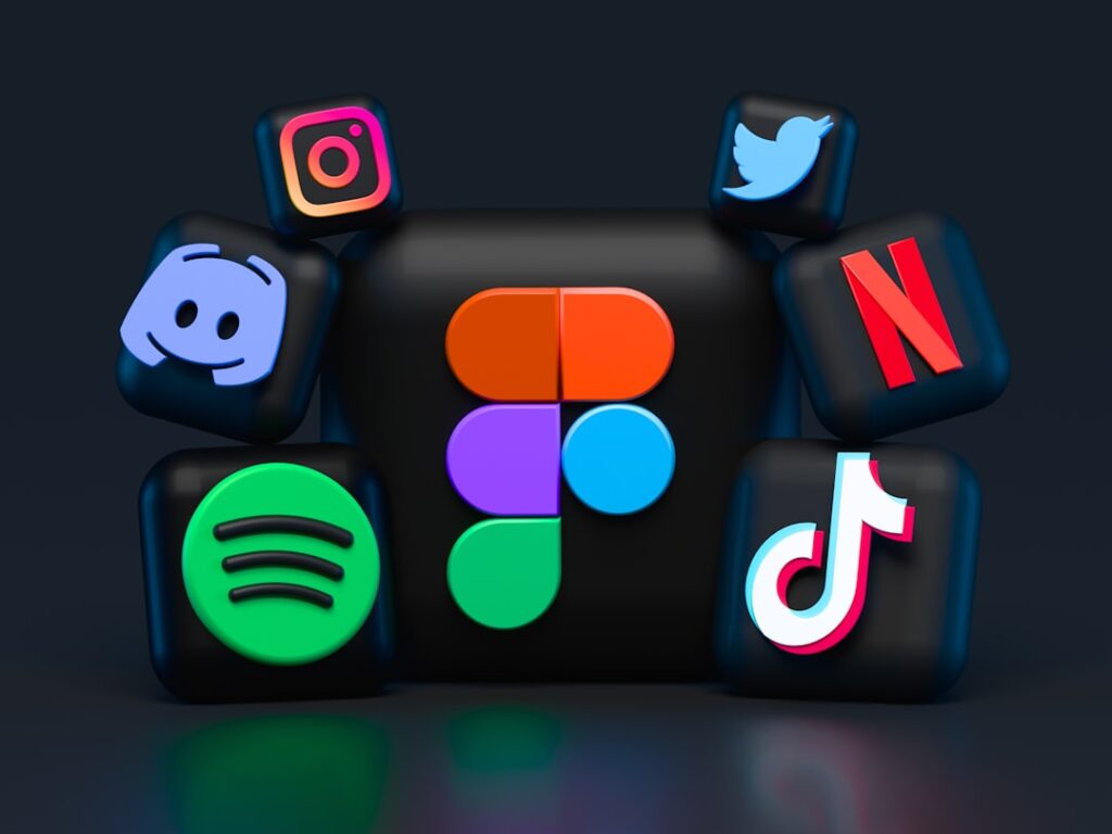 Social media cross-posting tools treat replies inconsistently